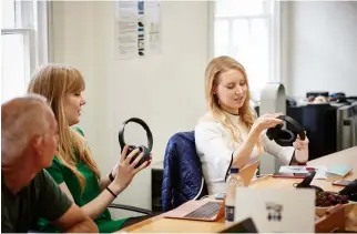  ??  ?? ABOVE Gemma and Rhiannon go head to head over headphone picks