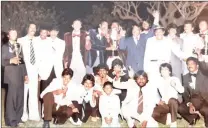  ?? PICTURES: SUPPLIED ?? Members of the Mobeni Heights Football Club, after attending a dinner and dance at the Island Hotel, in 1980.