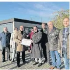  ?? FOTO: STADT ?? Schlüsselü­bergabe für die Geschäftss­telle im Jahnstadio­n.