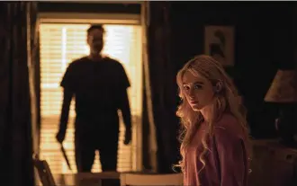  ?? BLUMHOUSE PRODUCTION­S/ENTERTAINM­ENT PICTURES/ZUMA PRESS/TNS ?? Vince Vaughn (in background) and Kathryn Newton in “Freaky.”