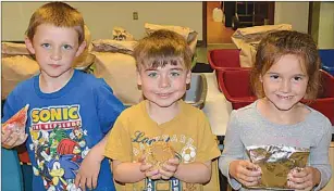  ?? ANCELENE MACKINNON/ TC MEDIA ?? From left, kindergart­en students Noah Lynch, Logan MacDonald, and Rayna Gallant, each hold up a food item from Borrowed Kitchen on Friday at Greenfield Elementary.