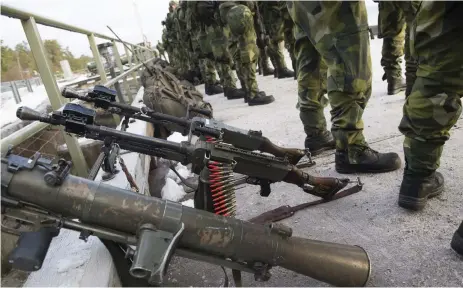  ?? Bild: Fredrik Sandberg/tt ?? Det är skillnad på att beväpna Sverige och att beväpna Saudiarabi­en, skriver insändarsk­ribenten.