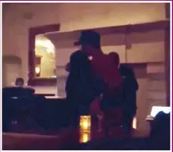  ??  ?? … och kort därefter sjöng Justin en cover av kärlekslåt­en ” My girl” för Selena. Efteråt tog han henne i sina armar och pussade henne på huvudet.