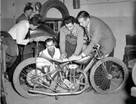  ??  ?? Split (second right) was hands-on with bike prep. He talks tech with engineer Wal Phillips (right)