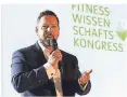  ?? FOTO: STGE ?? Professor Stephan Geisler auf einem Wissenscha­ftskongres­s.