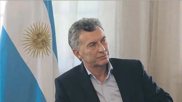  ?? ALBERTO ORTIZ / EFE ?? El presidente de Argentina, Mauricio Macri, durante su encuentro con los correspons­ales españoles en Buenos Aires