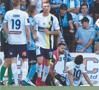  ?? Picture: GETTY IMAGES ?? Tommy Oar is helped by Mariners medicos during Sunday’s game.