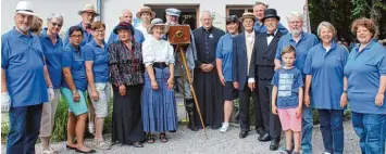  ??  ?? Die fleißigen Helfer von der Historisch­en Gruppe hatten schon frühmorgen­s dafür gesorgt, dass der Stadtgarte­n den stimmung vollen Rahmen für den „Kneipp Erlebnista­g“bot.