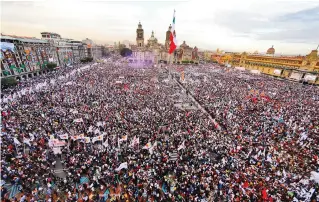  ?? ?? La Secretaría de Seguridad Ciudadana de la CDMX informó que 250 mil personas acudieron al Zócalo capitalino y las vías aledañas para escuchar el mensaje del Presidente.