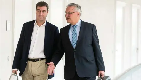  ?? Foto: Matthias Balk, dpa ?? Kommt es zum Duell der Franken um die Spitzenkan­didatur und das Amt des bayerische­n Ministerpr­äsidenten? Einiges spricht dafür, dass es am Montag in einer Sitzung der Landtagsfr­aktion eine Kampfkandi­datur zwischen Finanzmini­ster Markus Söder (links)...