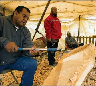  ?? Photo courtesy Shiloh Museum ?? Master boat-builder Liton Beasa (left) works with others to build a korkor, a traditiona­l wooden fishing canoe of the Marshall Islands, in April 2018. The project was co-sponsored by the Arkansas Coalition of Marshalles­e with grants from the Arkansas Humanities Council and the National Endowment for the Humanities.