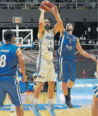  ?? (TÉLAM) ?? Un valuarte. Luis Scola se retiró del parqué envuelto en una tremenda ovación. Fue figura y goleador.