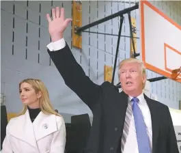  ??  ?? Donald Trump também vota em escola de Nova York, com a família