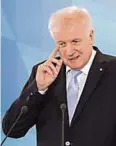  ??  ?? Horst Seehofer gab gestern in Bayern sein Amt ab
APA