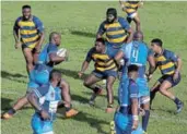  ?? Picture: MICHAEL PINYANA ?? ATTACKING WAVE: Swallows players go on the attack during their Covid Challenge rugby game against Police. The Police outfit won 13-10.