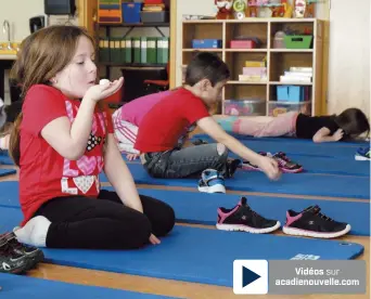  ??  ?? Les élèves de la classe d’Isabelle Frenette à l’école Sainte-Bernadette de Moncton font du yoga chaque jour. - Acadie Nouvelle: Patrick Lacelle