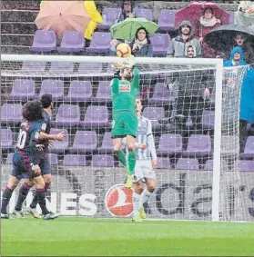  ?? FOTO: EFE ?? Asier Riesgo fue titular en el empate del Eibar en el estadio del Valladolid