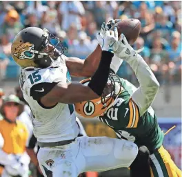  ?? RICK WOOD / JOURNAL SENTINEL ?? Packers cornerback Damarious Randall breaks up a pass intended for Jaguars wide receiver Allen Robinson during Green Bay’s victory on Sunday.