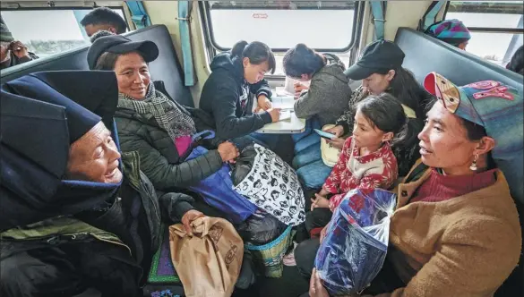  ?? ZHANG JIANMIN/ FOR CHINA DAILY ?? Train No 5633/4 passes through Xide and Yuexi counties in the Wumeng Mountain in Guizhou. Local students take this slow train to school.