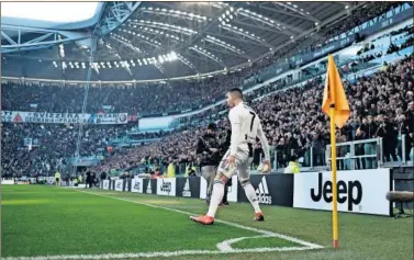  ??  ?? GOLEADOR. Cristiano celebró con su gesto habitual sus dos goles al Sampdoria en el Scudetto italiano.