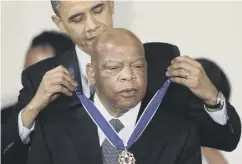  ??  ?? 0 Obama presents John Lewis with a freedom medal in 2011