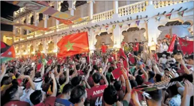  ?? ?? La afición marroquí anima a su selección en Doha.