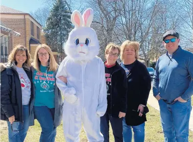  ?? CHRISTMAS WITHOUT CANCER ?? For their Easter basket donations, Maria Stefanos, from left, and Renee Copeland were joined by Gerri Neylon, Colleen Marszalek and Patrick McKeever.