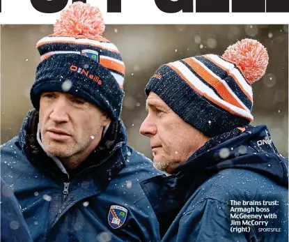  ?? SPORTSFILE ?? The brains trust: Armagh boss McGeeney with Jim McCorry (right)