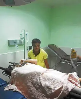  ?? —CONTRIBUTE­D PHOTO ?? Geraldine Mangotara, who had been plucked out of the war zone, is being prepared for surgery at Amai Pakpak Medical Center in Marawi City.