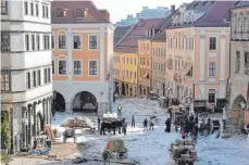  ??  ?? Die Fassaden der Stadt eignen sich gut als Drehort für historisch­e Filme.