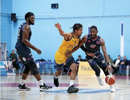  ?? Picture: Will Copper/JMP ?? Bristol Flyers’ Mike Miller in action against Cheshire Phoenix