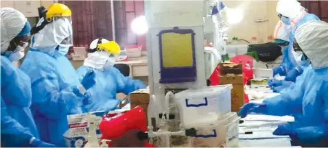  ??  ?? Laboratory scientists conducting COVID- 19 Rapid Molecular Assays and Reverse Transcript­ion- Polymerase Chain Reaction ( RT- PCR) tests at the Public Health In- Vitro Diagnostic­s Control Laboratory in Lagos… yesterday.