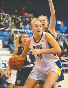 ?? RICHARD LAM/ FILES ?? UBC Thunderbir­ds forward Keylyn Filewich is eligible for another Canada West year, but may head to Europe instead.