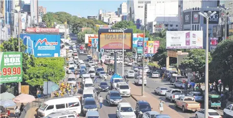  ??  ?? Hay productos ingresados por el régimen de turismo que no se venden en las ciudades de frontera, sino llegan a Asunción, critican.