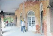  ?? BHARAT BHUSHAN/HT ?? Work in progress at Mahindra Kothi where the administra­tive office of the sports university will be set up in Patiala.