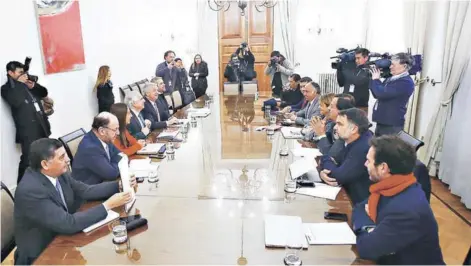  ??  ?? ► La reunión del comité político realizada ayer en La Moneda.