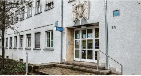  ?? Foto: Markus Brandhuber ?? In die Jahre gekommen: Das heutige Heidenheim­er Polizeirev­ier an der Schnaithei­mer Straße stammt von 1936.