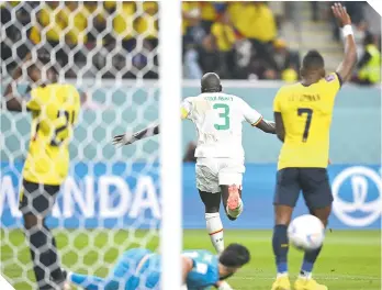  ?? ?? Kalidou Koulibaly acabó con la reacción del rival y así clasificar a Senegal.