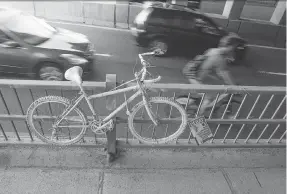  ?? PHIL CARPENTER ?? A “ghost bike” marks the spot where a cyclist was killed in Montreal. Canadian cities can learn from findings of a Harvard study to improve cycling safety on our roads.