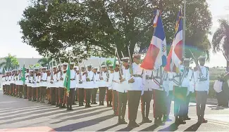  ?? D. POLANCO ?? El presidente Luis Abinader encabezó tradiciona­l acto de izamiento a bandera.
