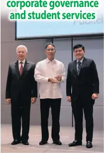  ?? CONTRIBUTE­D PHOTO ?? Far Eastern University Chairman Aurelio Montinola 3rd (center) accepts the two Arrow recognitio­ns from the Institute of Corporate Directors at the Asean Corporate Governance Scorecard.
