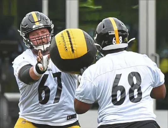  ?? Peter Diana/Post-Gazette ?? Offensive lineman B.J. Finney (67) has been through many phases of his career, and now returns to Pittsburgh.