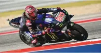  ?? MIRCO LAZZARI GP/AFP ?? BERGELOMBA­NG: Pembalap Yamaha Fabio Quartararo dalam sesi latihan di Austin, Texas, AS, kemarin (2/10).