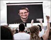  ??  ?? Snowden addresses supporters in 2016.