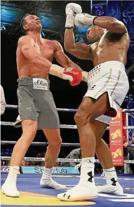  ??  ?? Anthony Joshua (rechts) traf Wladimir Klitschko mehrmals hart. Foto: Richard Heathcote