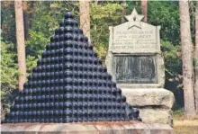  ?? STAFF PHOTO BY ROBIN RUDD ?? A monument marks the place where Confederat­e General Preston Smith was mortally wounded in front of the 77th Pennsylvan­ia Monument at Chickamaug­a National Military Park.