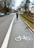  ?? Foto: Elmar Knöchel ?? Der Radfahrstr­eifen in der Stadtberge­r Bismarckst­raße war zunächst ein Pop-up-Radweg. Jetzt ist er eine feste Einrichtun­g.