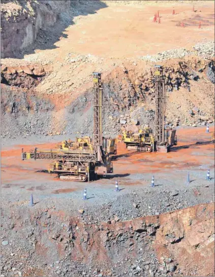  ??  ?? Looking up: Kumba Iron Ore’s Kolomela mine near Postmasbur­g. Kumba Iron Ore’s market evaluation grew 138% on the JSE. Photo: Gallo Images/Foto24/ Emile Hendricks