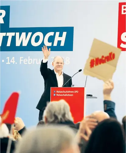  ??  ?? Olaf Scholz, der kommissari­sche SPD-Chef, trat beim Aschermitt­woch der Genossen im bayerische­n Vilshofen auf. Er führt die SPD bis zum Parteitag im April, dann soll Andrea Nahles übernehmen.