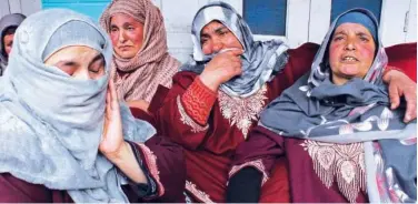  ?? Agence France-presse ?? ↑ Relatives of Rizwan Assad Pandith mourn in Awantipora of Pulwama district, south of Srinagar, on Tuesday.